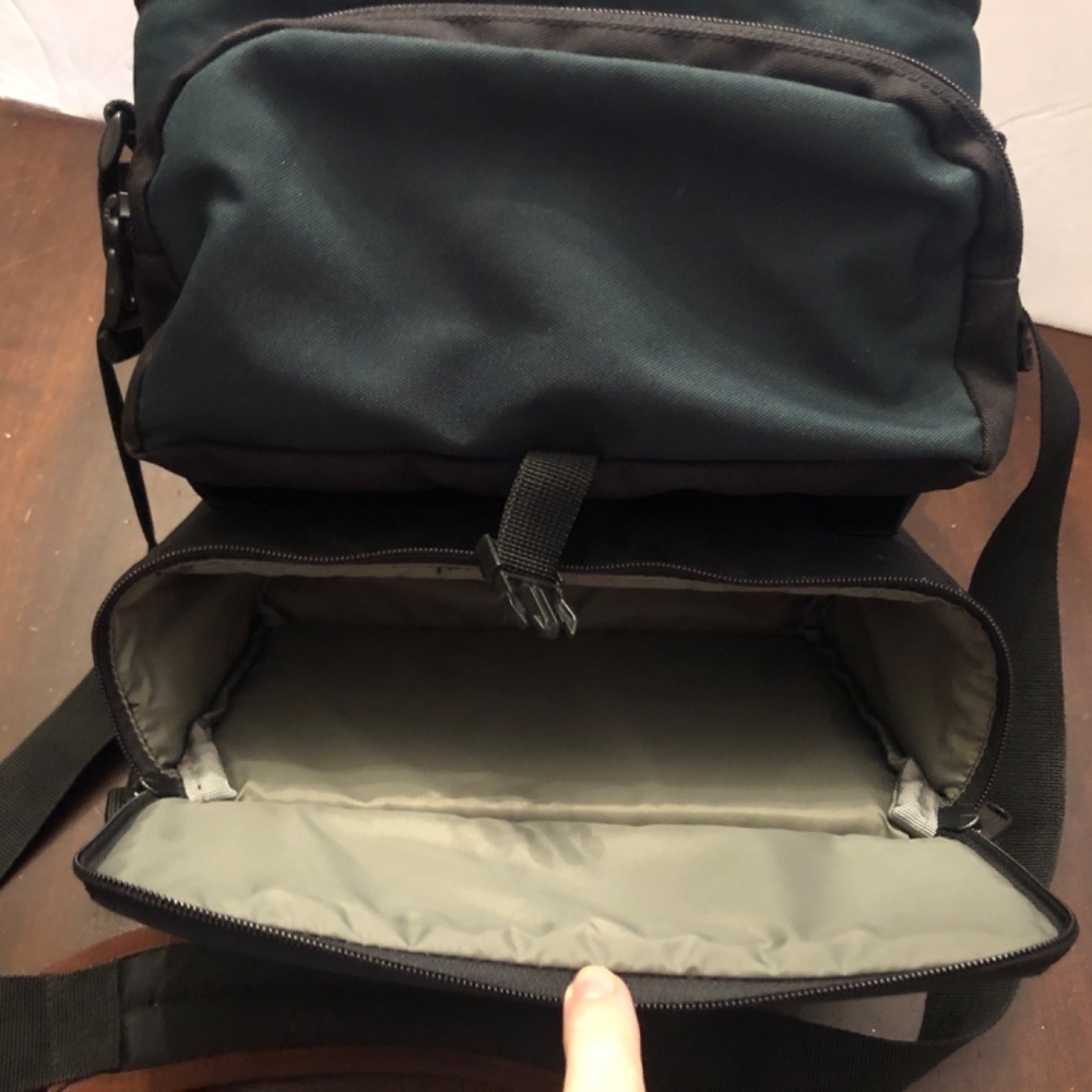 Video Camera Case. Lowe Pro. - Picture 6 of 9
